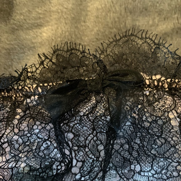 Victoria’s Secret lace garter belt NWOT - Picture 2 of 5